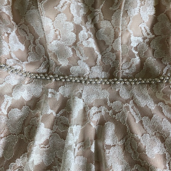 Lace Dress with Pearl Detail; Size 8 - Picture 7 of 9